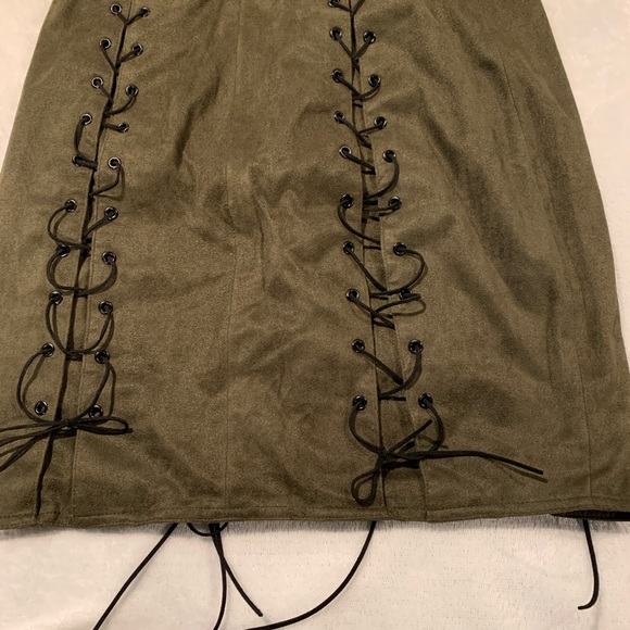 Hunter green skirt - Picture 4 of 4